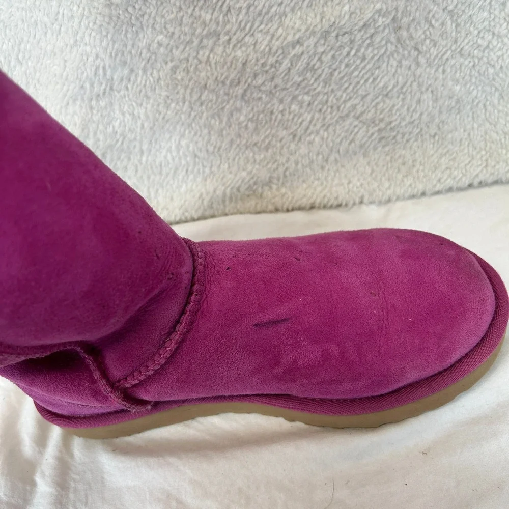 UGG Classic Short II Magenta Purple Suede Sheepskin Boots 1016223 Womens Size 6
